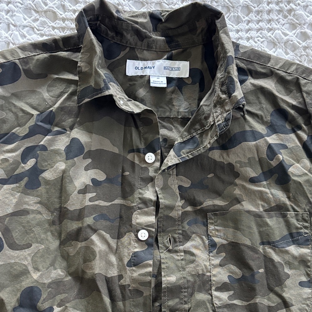 Old Navy Men's Camouflage Shirt in Olive and Black